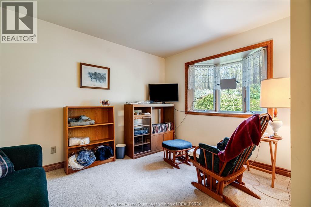 936 Twin Gables DRIVE - 26