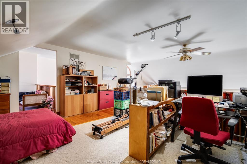 936 Twin Gables DRIVE - Image 38