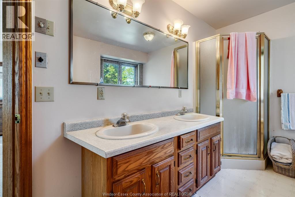 936 Twin Gables DRIVE - 34