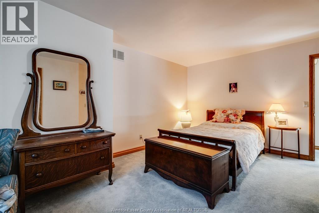 936 Twin Gables DRIVE - Image 35