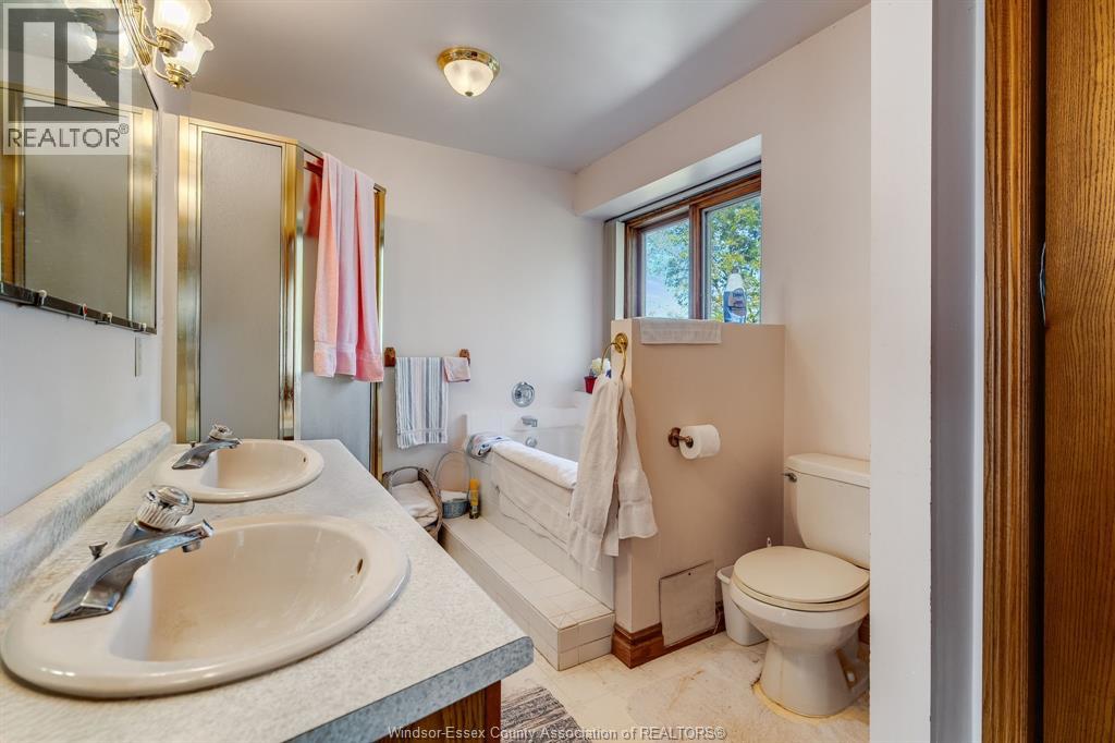 936 Twin Gables DRIVE - Image 33
