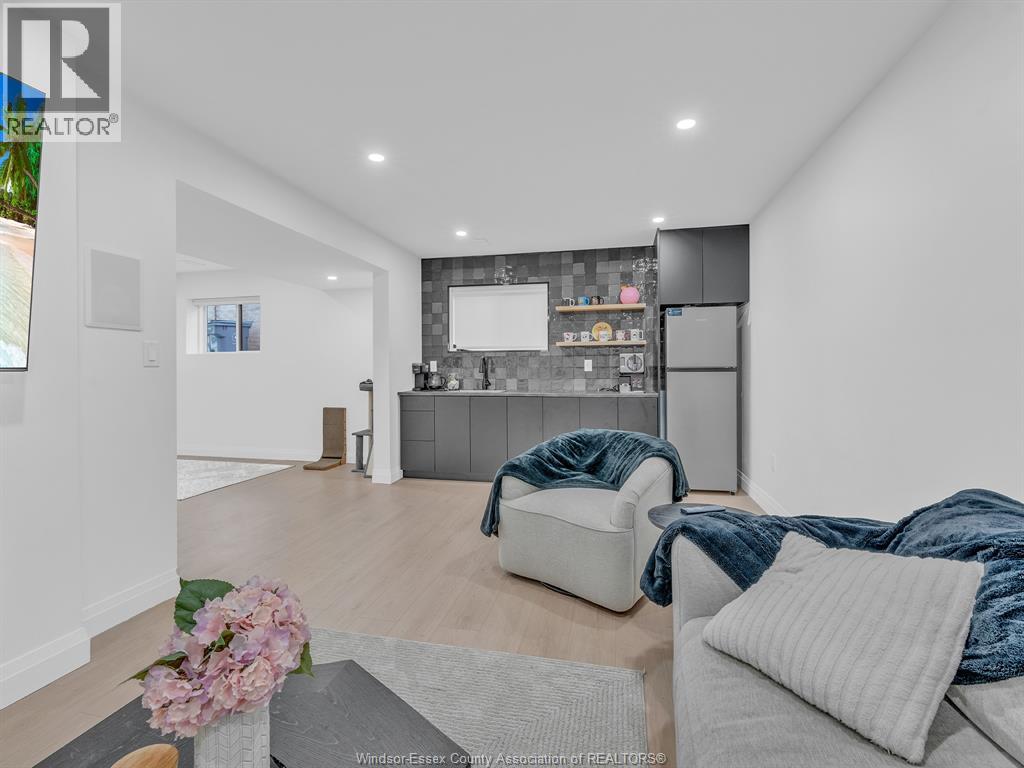 433 MCLELLAN - 21