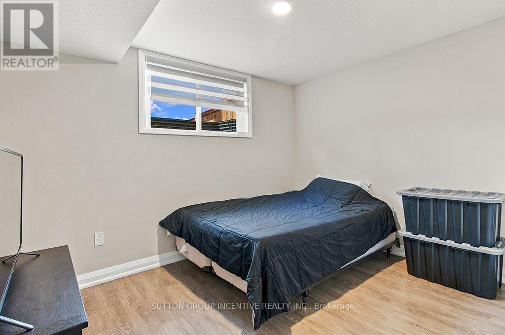 103 JEFFEREY WAY - 35