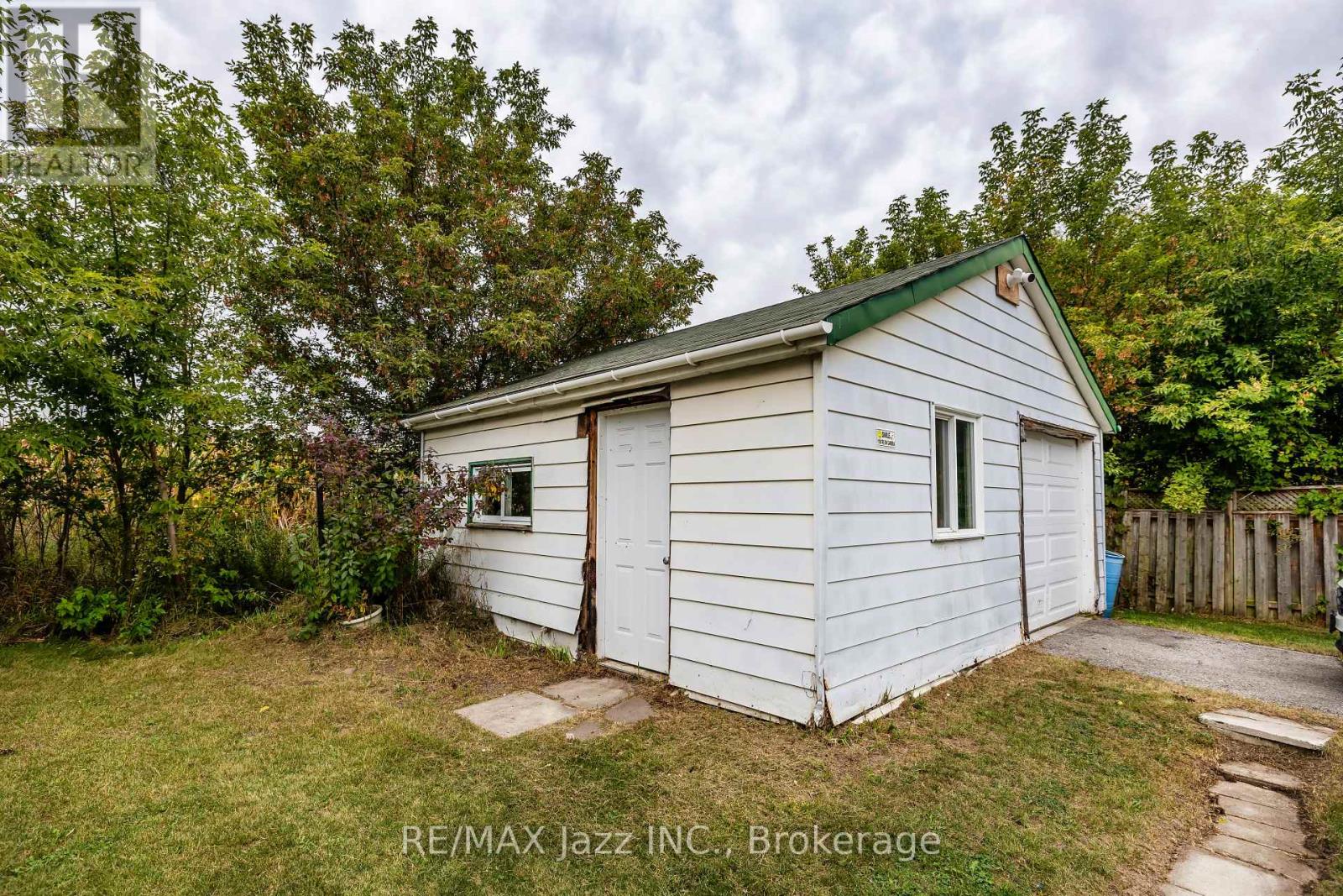 1585 TOWNLINE ROAD N - Image 21