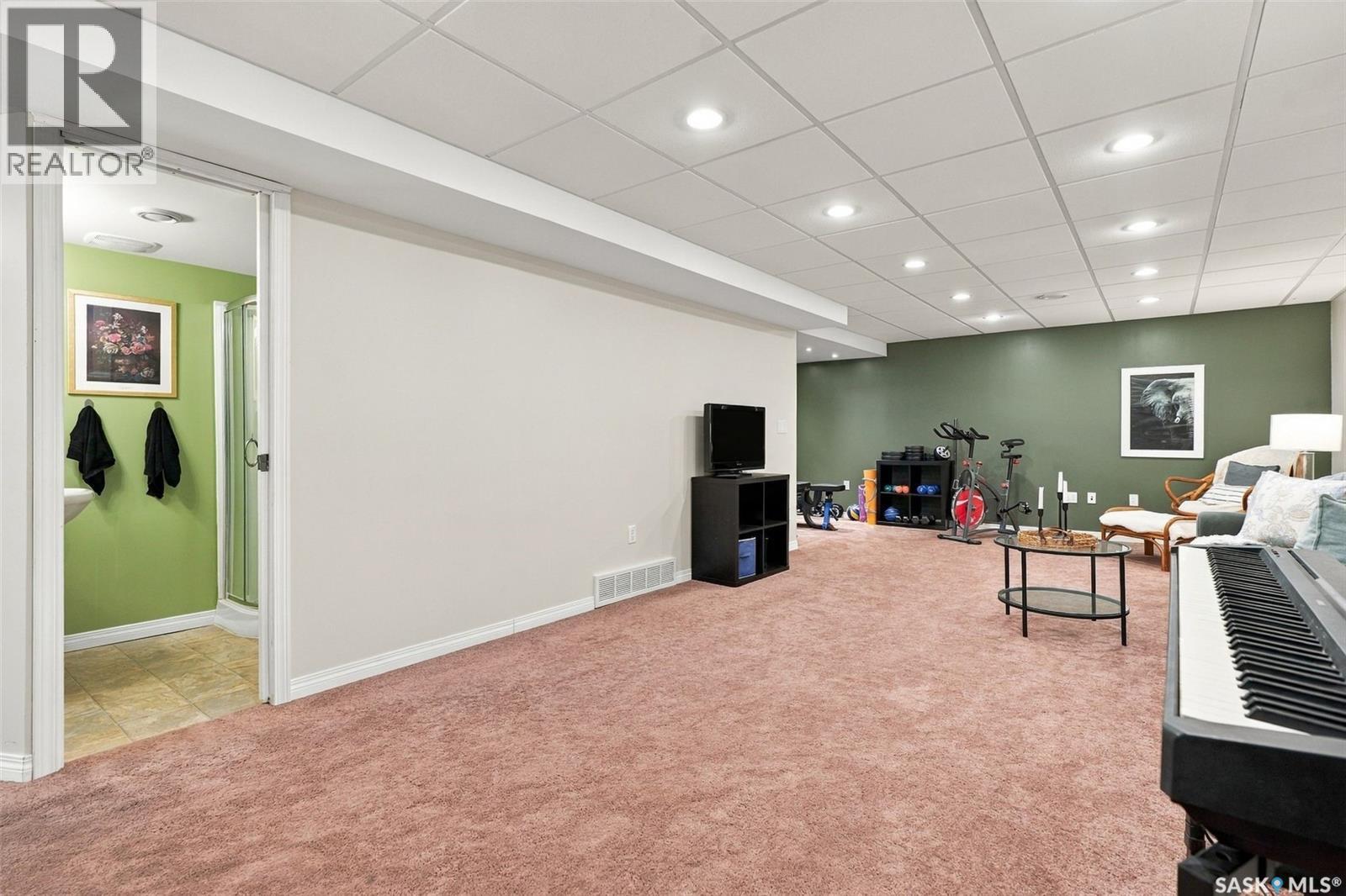 3174 Eastview - Image 40