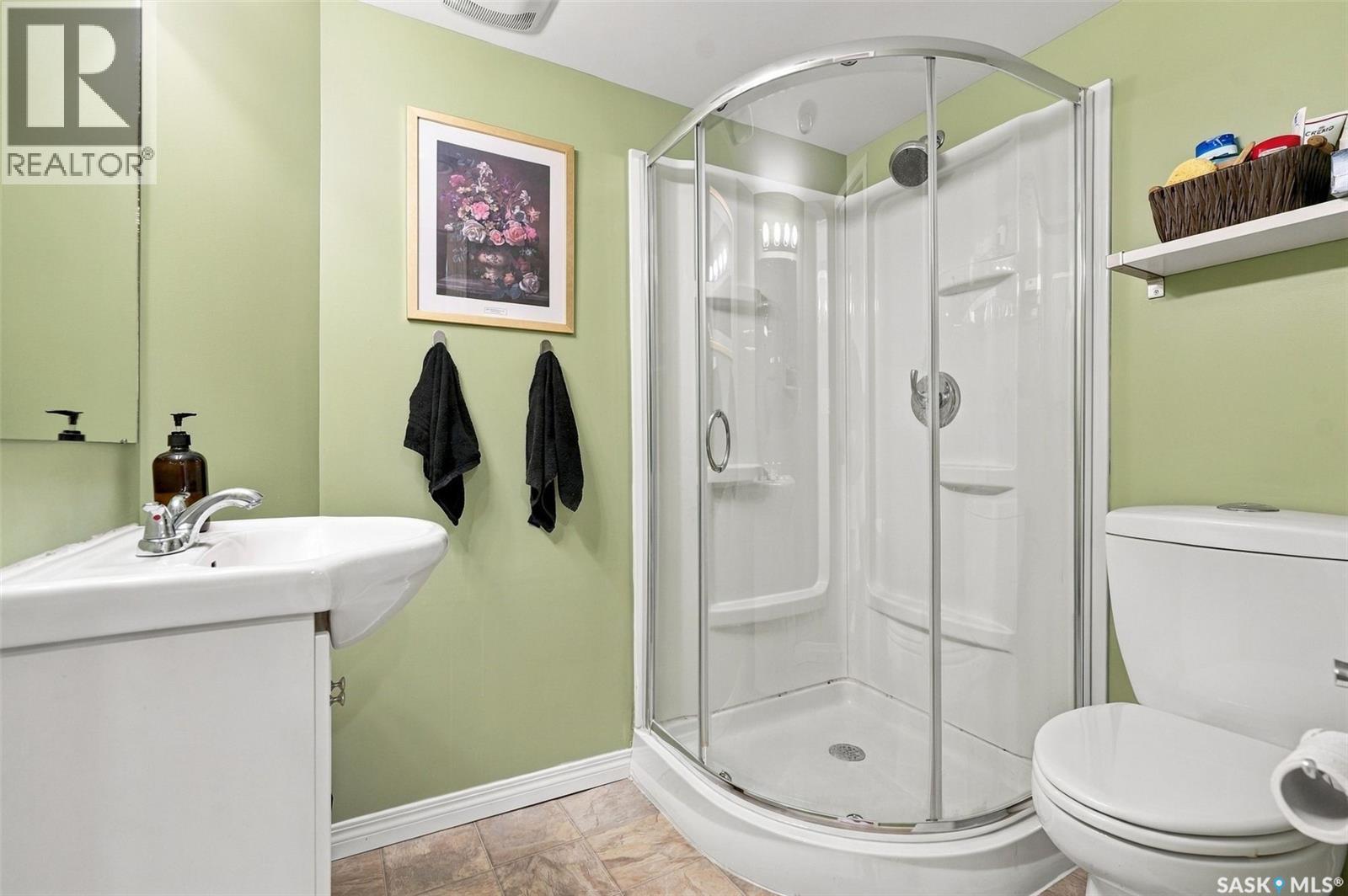 3174 Eastview - Image 41