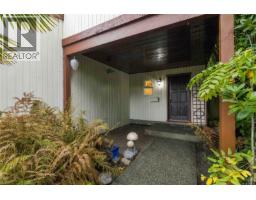 Patio - 4095 Beam Cres, Saanich, BC V8N5Y7 Photo 6