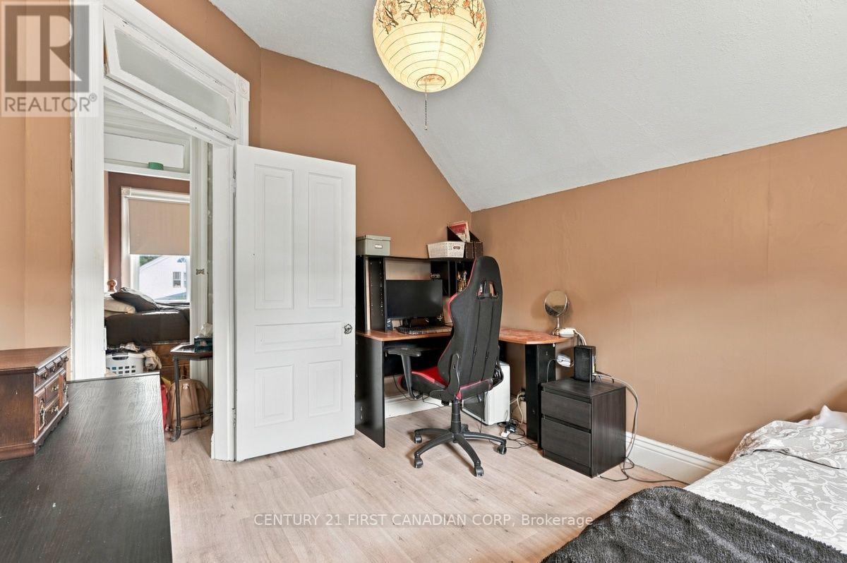 367 HAMILTON ROAD - 26