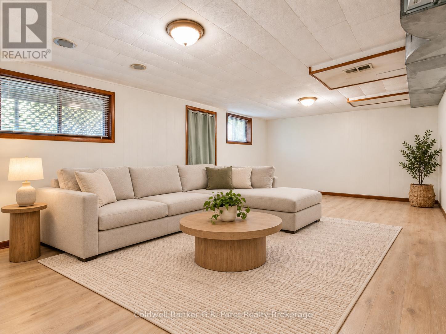 105 QUEEN STREET - 18