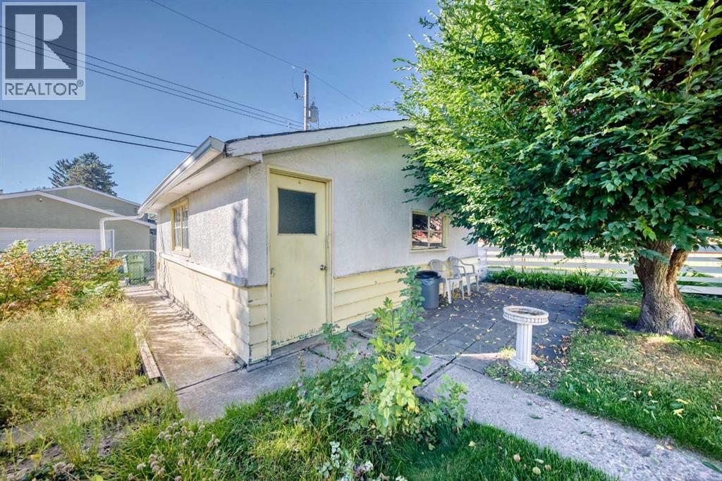 435 51 Avenue - 11