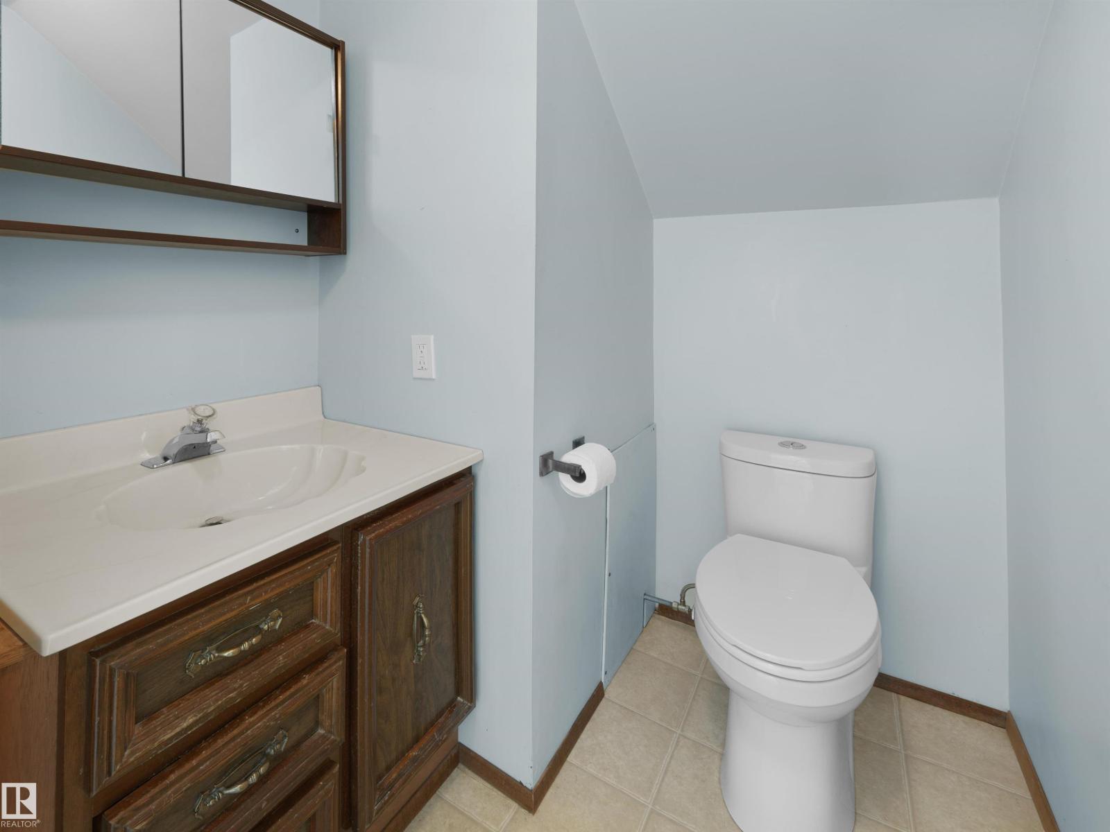 6810 110 ST NW - 19