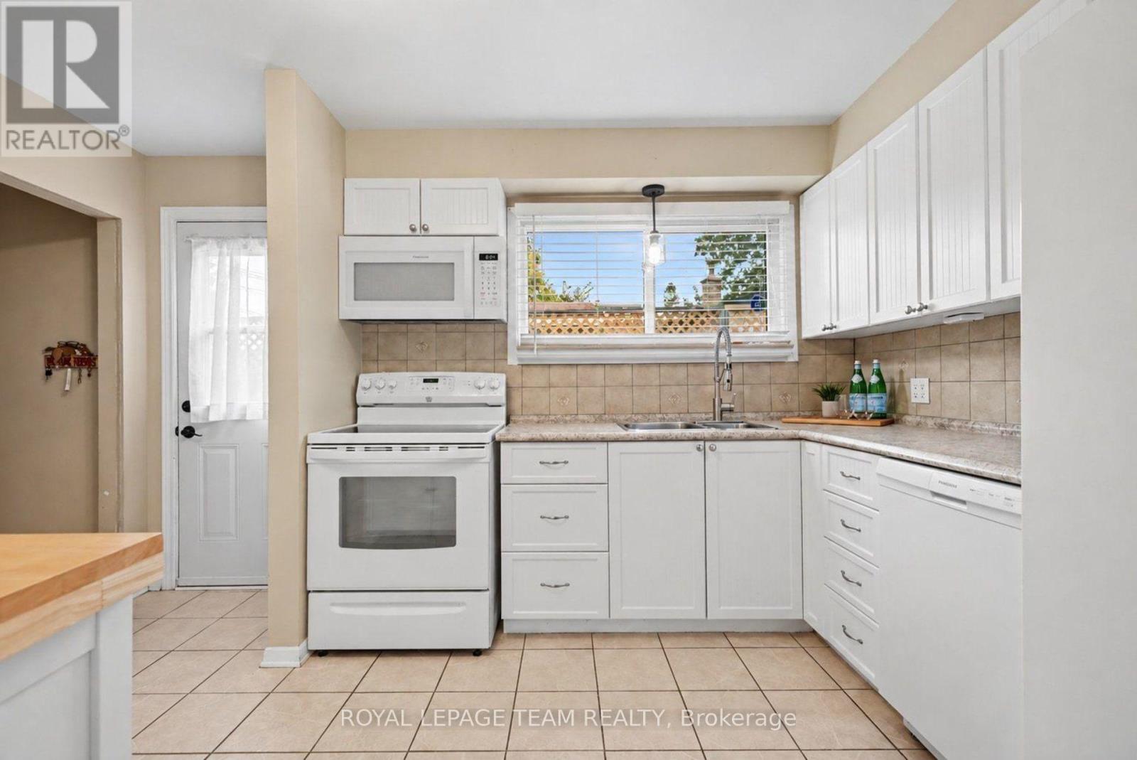 1201 MEADOWLANDS DRIVE E - Image 9