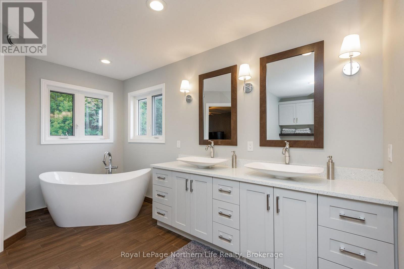 14 MELISSA CRESCENT - Image 32
