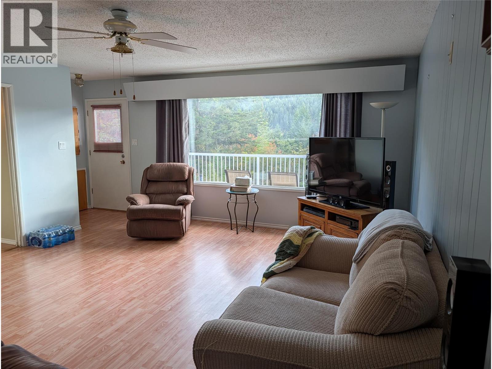8893 Holding Road - 11
