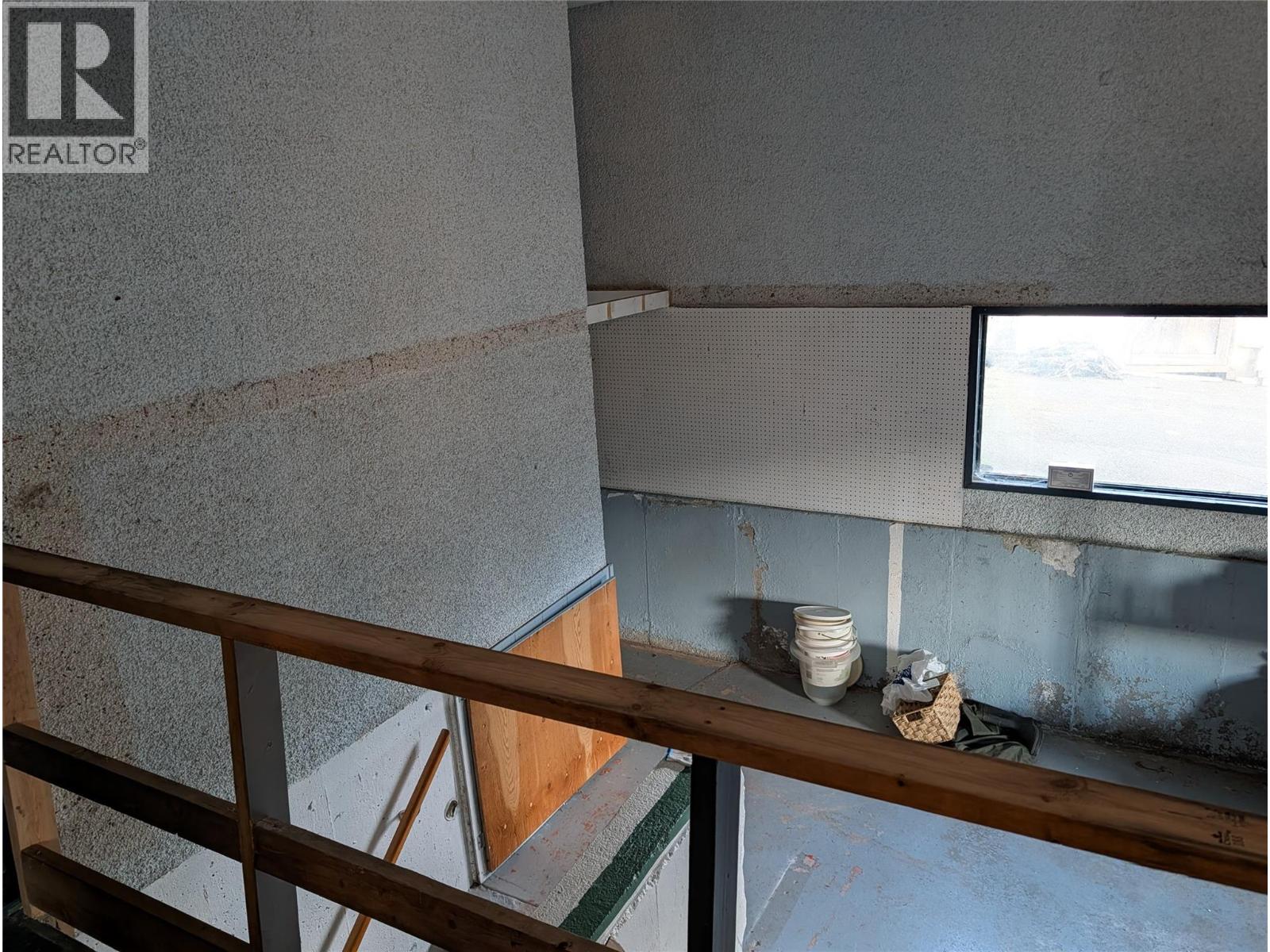 8893 Holding Road - Image 14