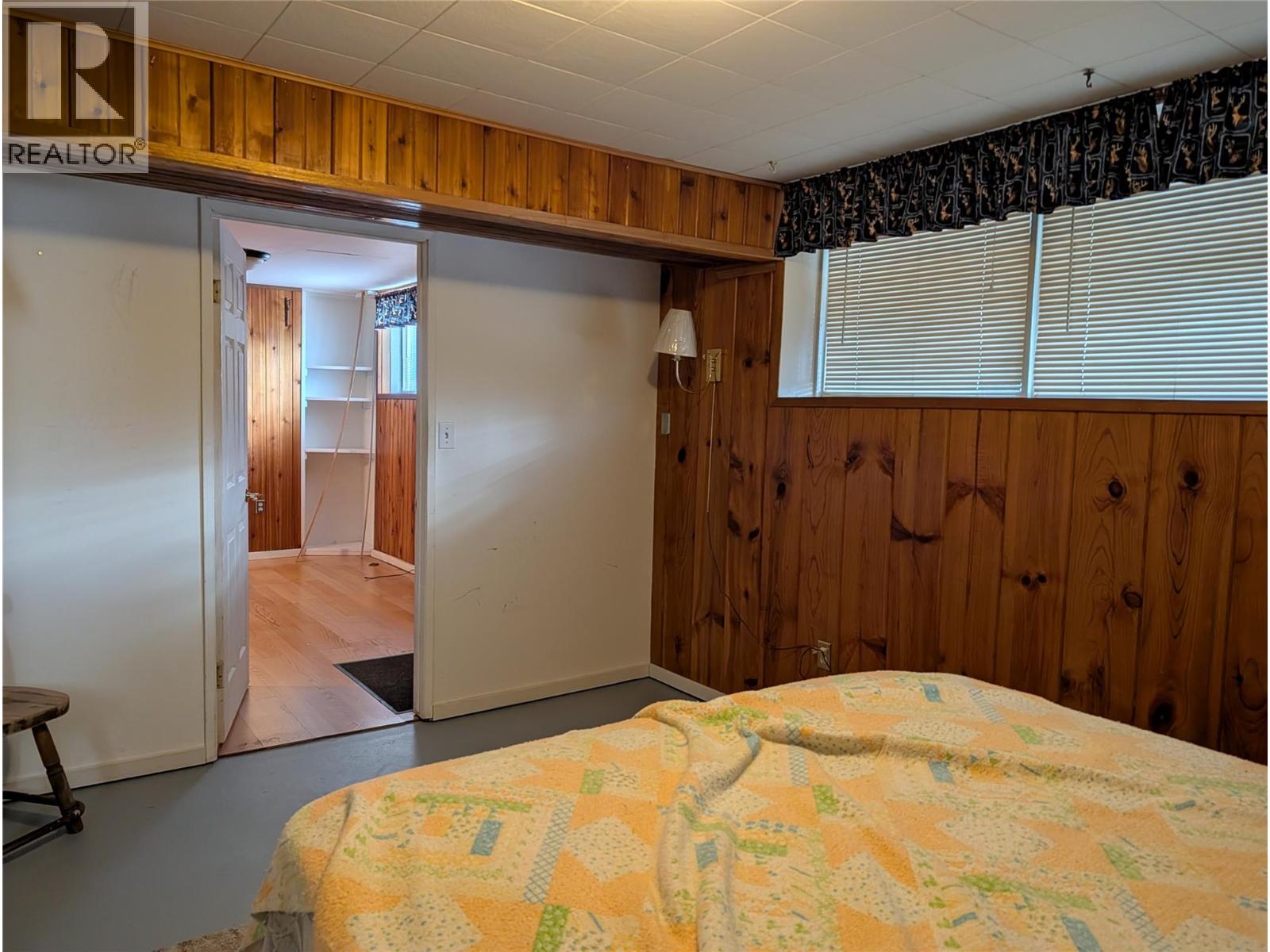 8893 Holding Road - 22