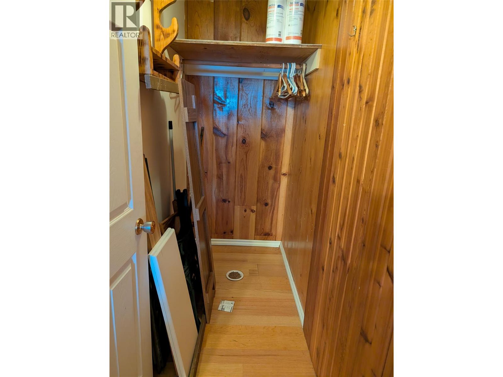 8893 Holding Road - 26