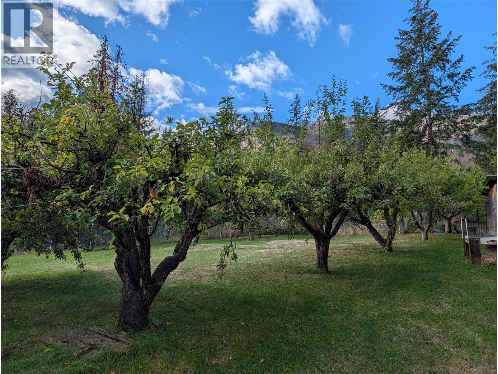 8893 Holding Road - 3