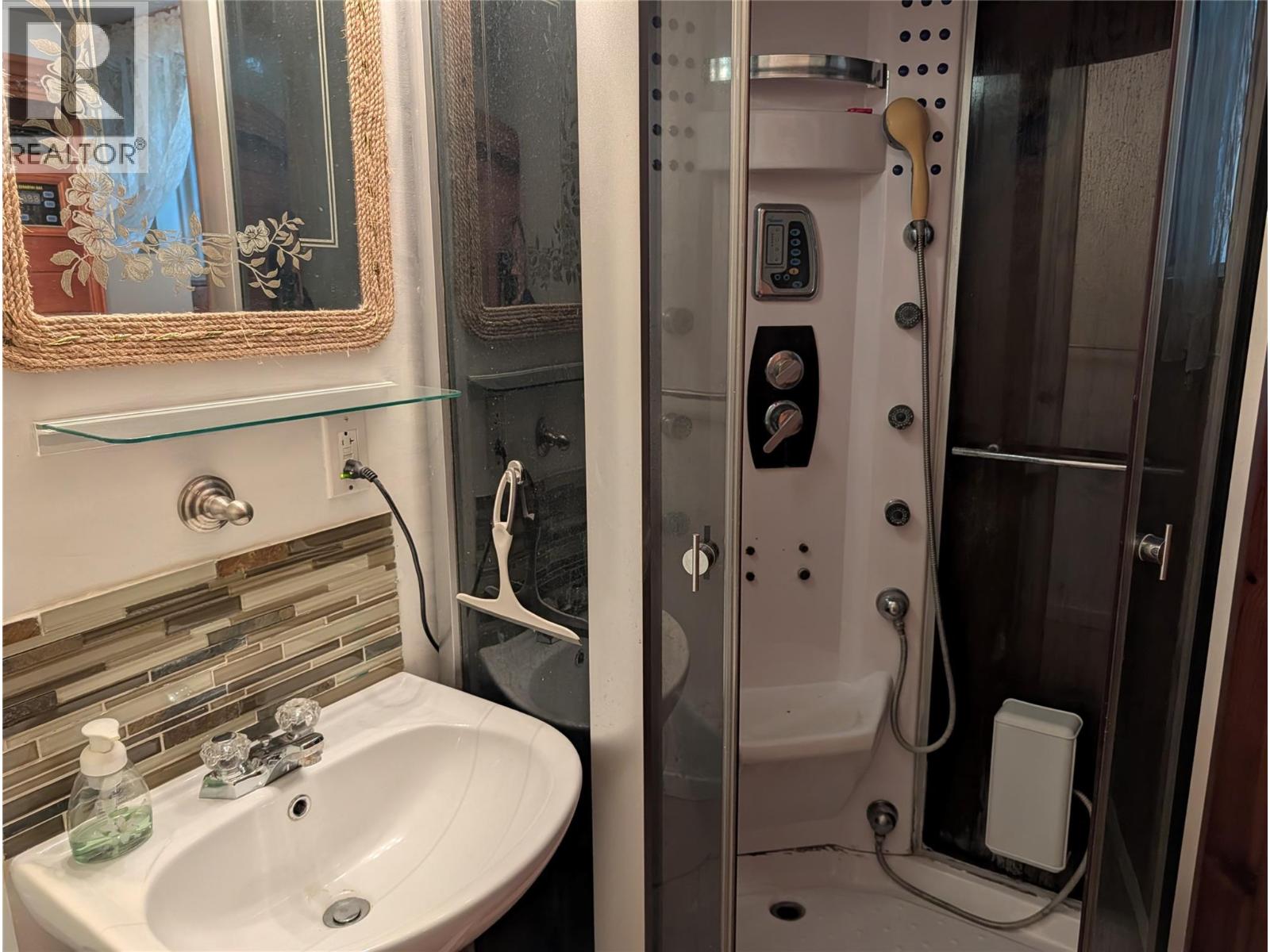 8893 Holding Road - Image 31