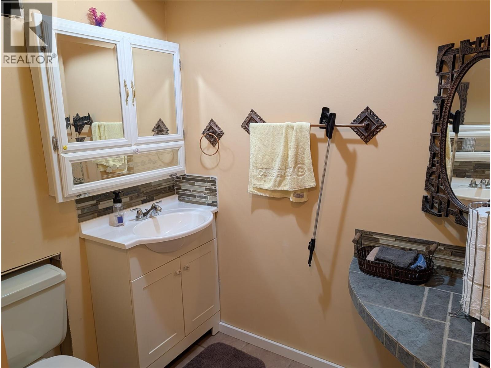 8893 Holding Road - 32