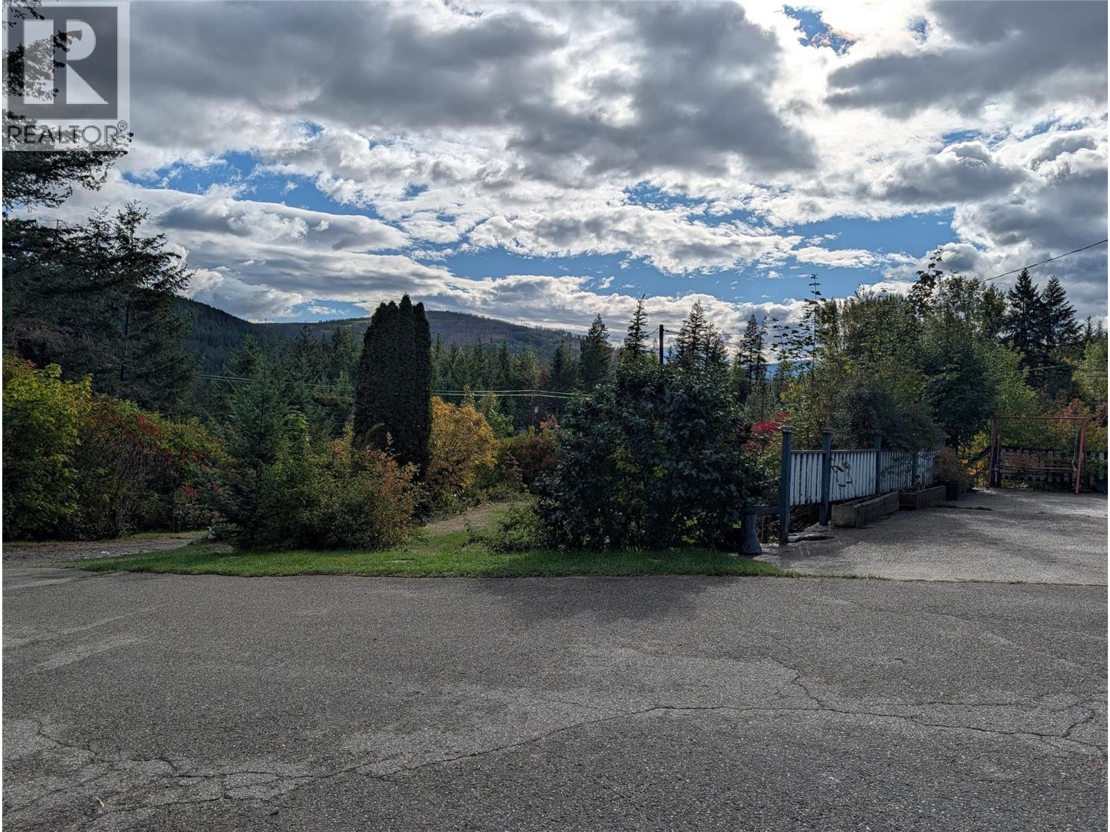 8893 Holding Road - Image 4