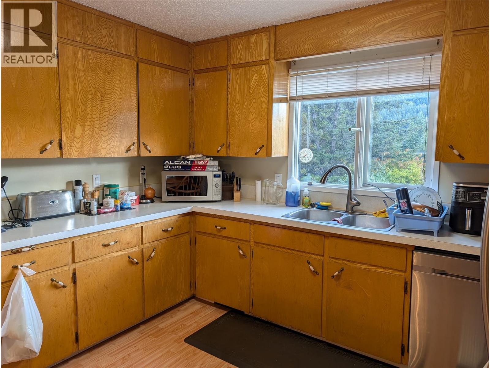 8893 Holding Road - 6
