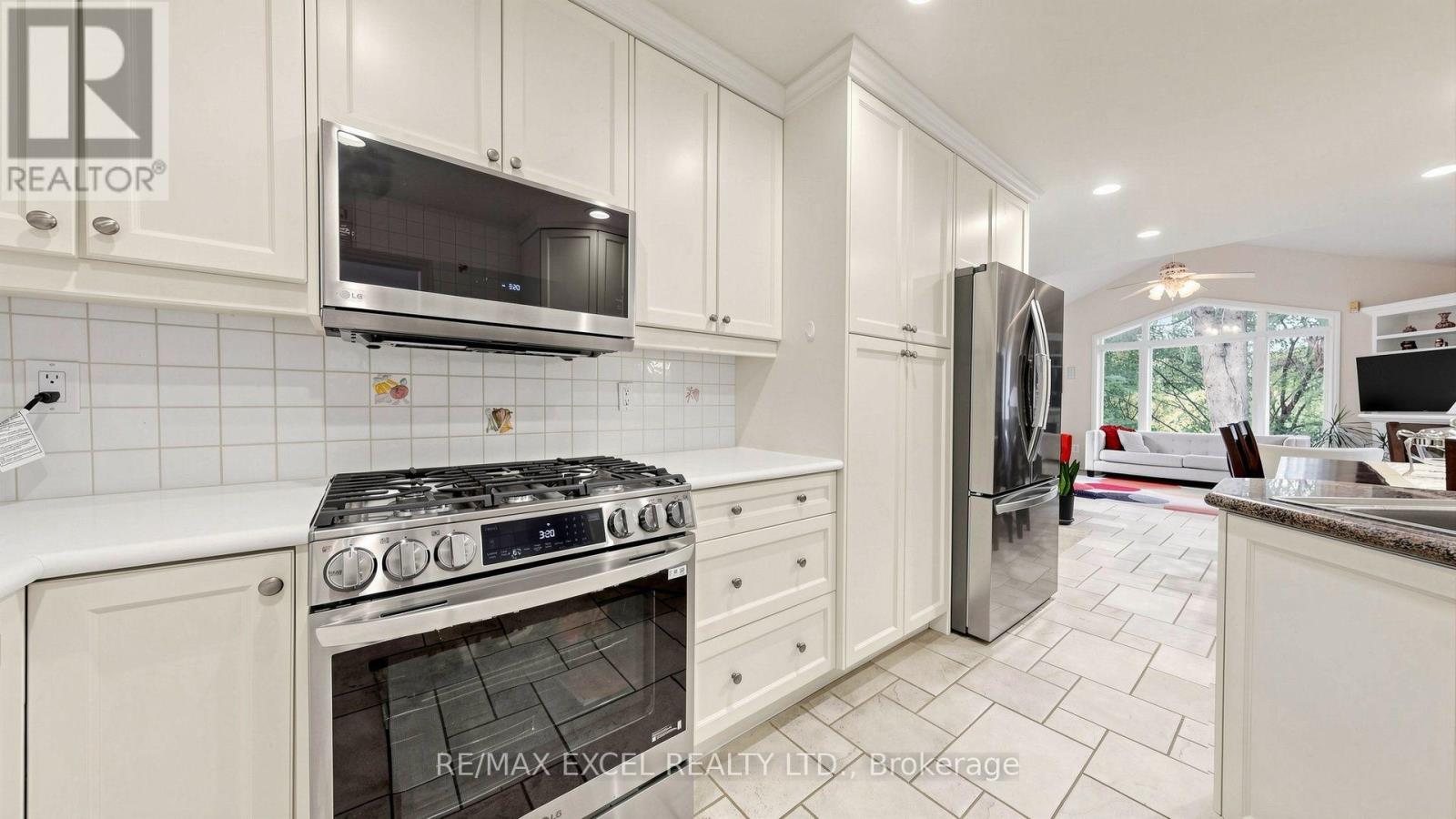 131 BURBANK DRIVE - 17
