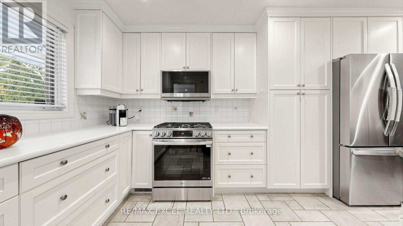 131 BURBANK DRIVE - 19