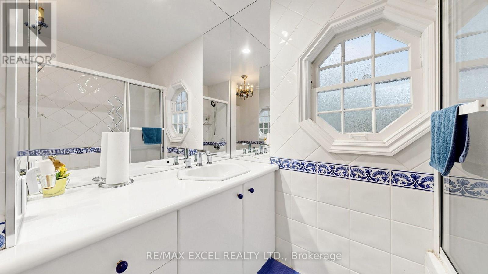 131 BURBANK DRIVE - Image 32