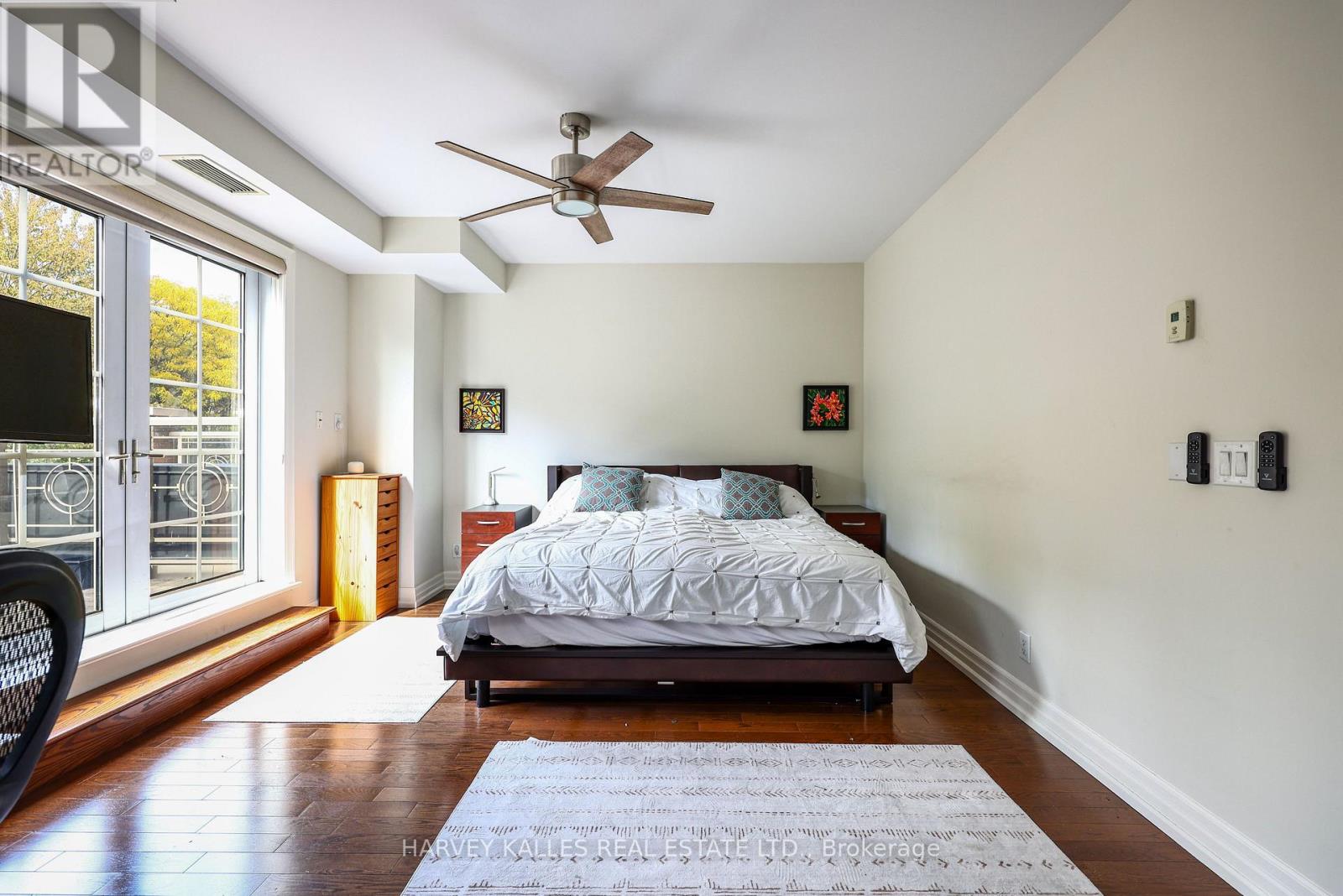 #TH9 21 BURKEBROOK PLACE - 22