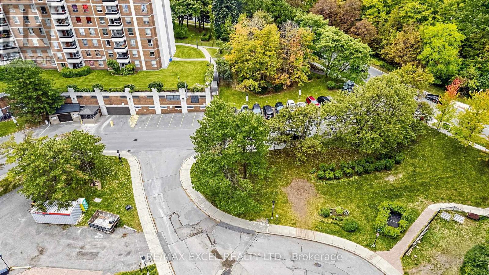 10 Edgecliff Golfway — photo 39