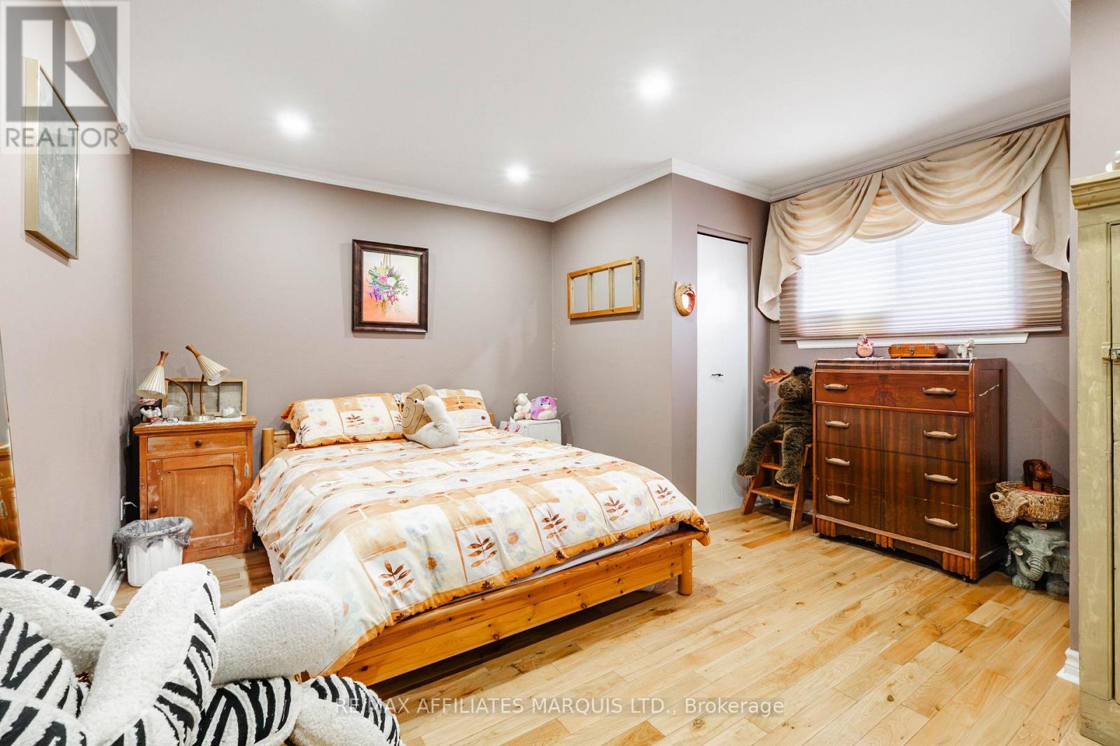 114 ST GEORGE STREET W - 19