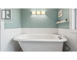 10 Dawson Street, Dartmouth, NS B3A3A7 Photo 40