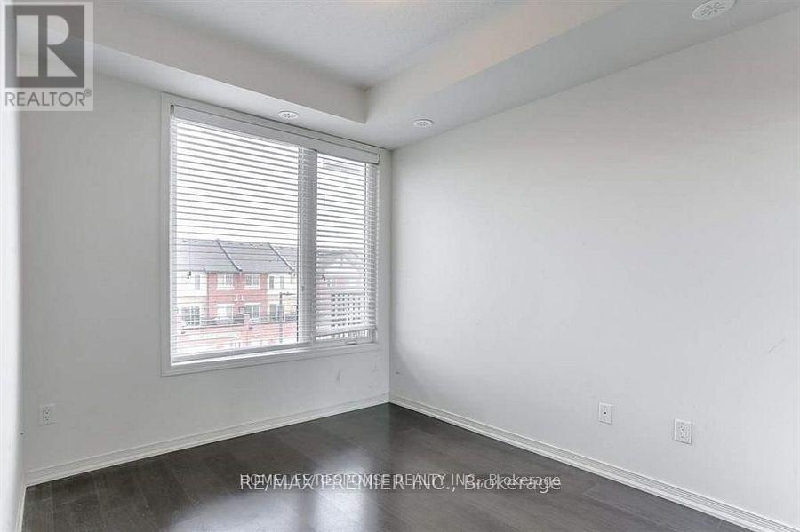 #313 54 SKY HARBOUR DRIVE - Image 11