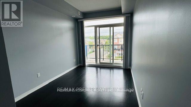 #313 54 SKY HARBOUR DRIVE - Image 12