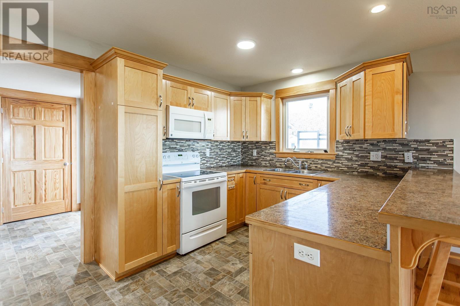 12240 Shore Road - Image 13