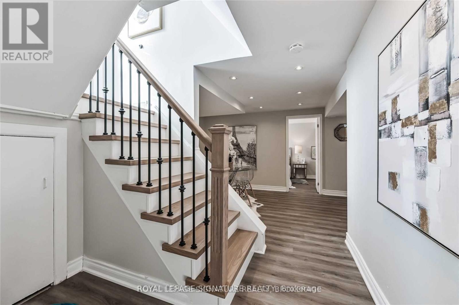 Lower- 123 Bowman Avenue, Whitby, ON photo 2