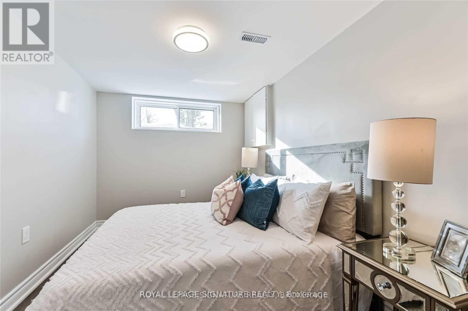 Lower- 123 Bowman Avenue, Whitby, ON photo 5