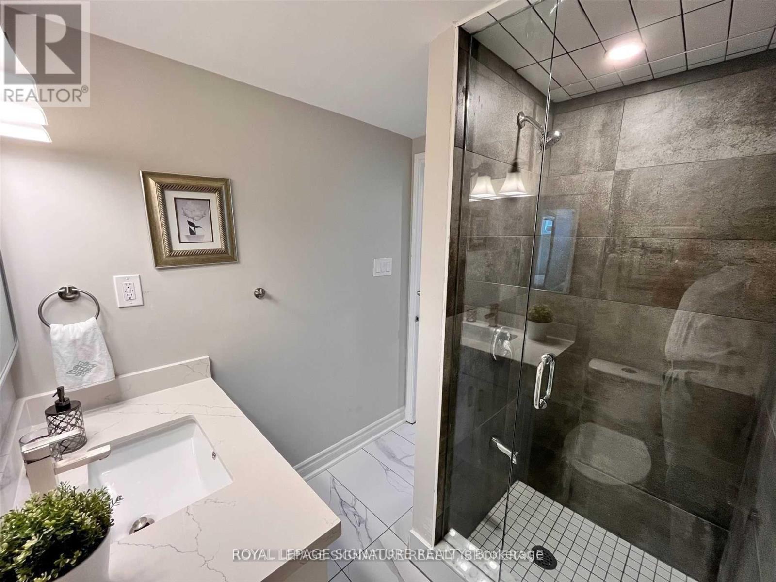 Lower- 123 Bowman Avenue, Whitby, ON photo 9