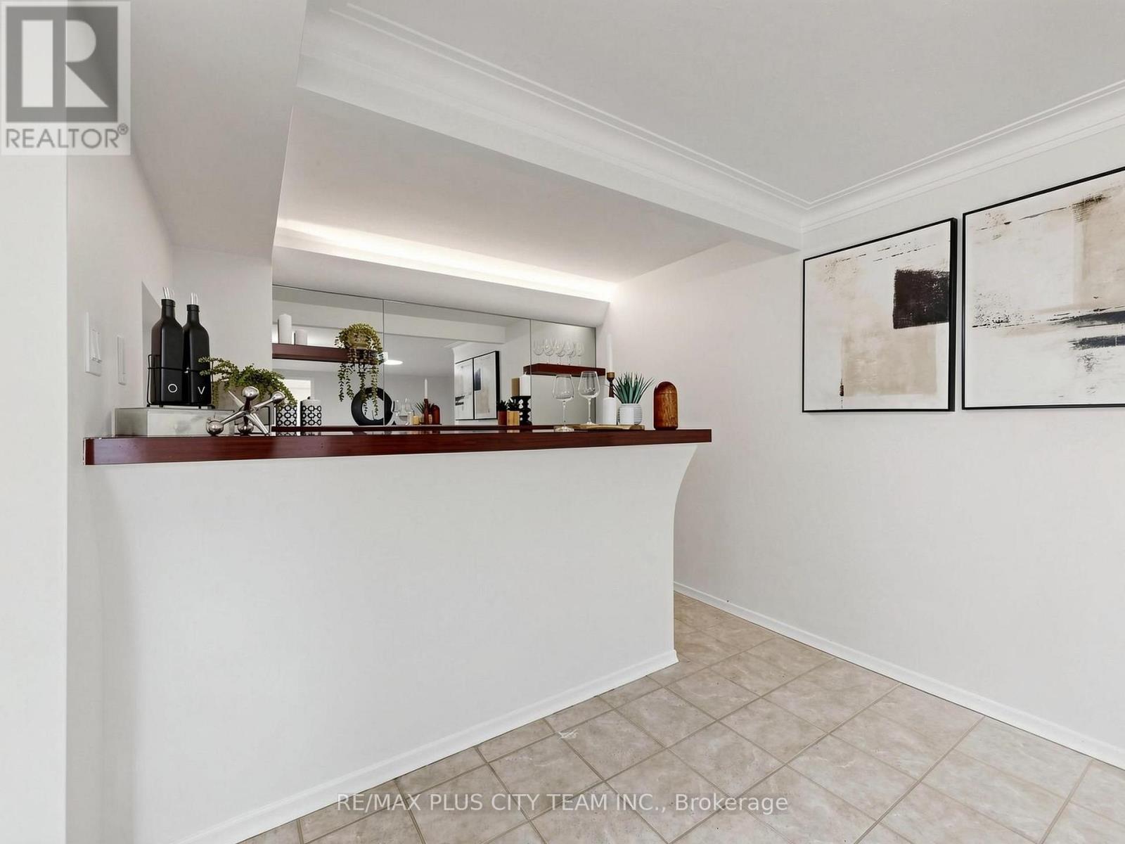 16 HOLFORD CRESCENT - 23