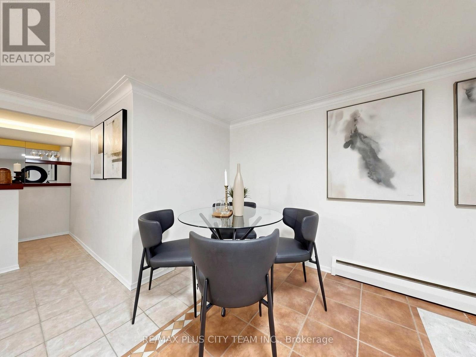 16 HOLFORD CRESCENT - 29