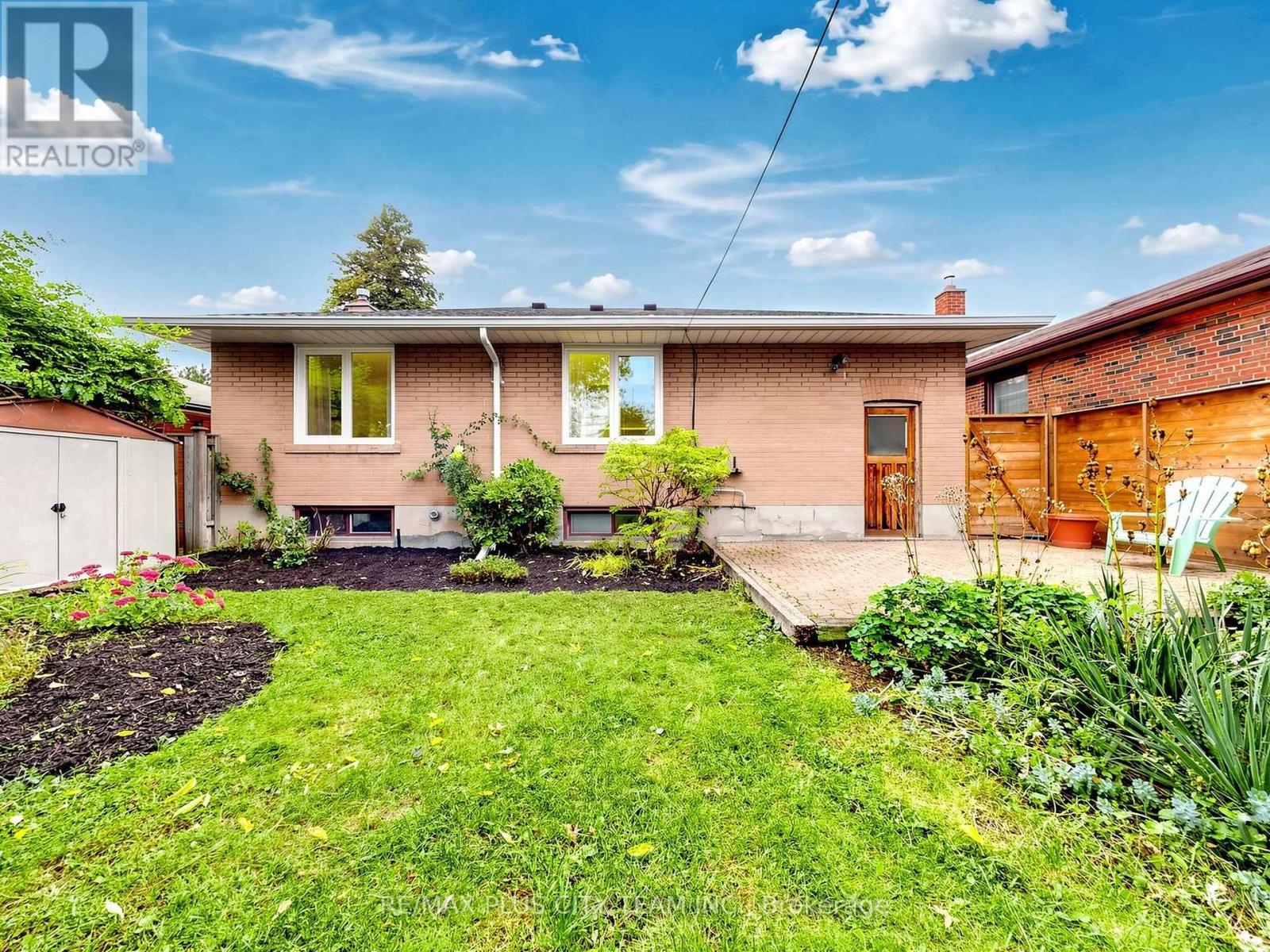 16 HOLFORD CRESCENT - 46