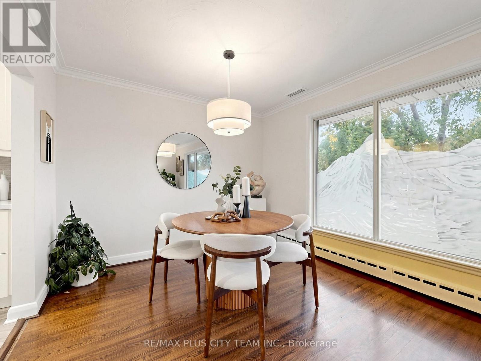 16 HOLFORD CRESCENT - 5