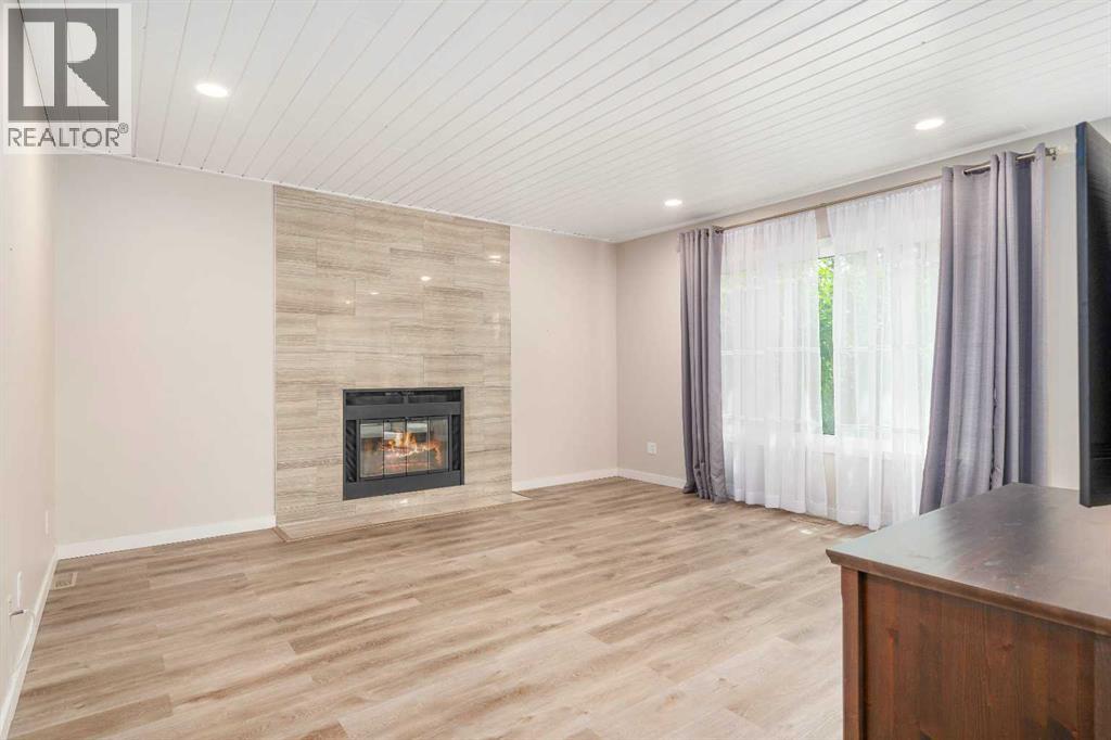 11 Taylor Crescent SE - 13