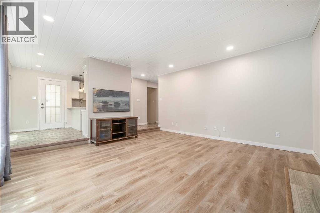 11 Taylor Crescent SE - 14