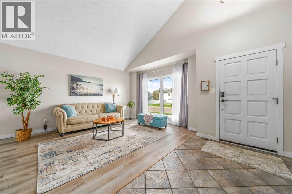 11 Taylor Crescent SE - 2