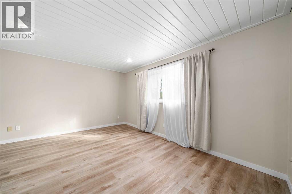 11 Taylor Crescent SE - 22