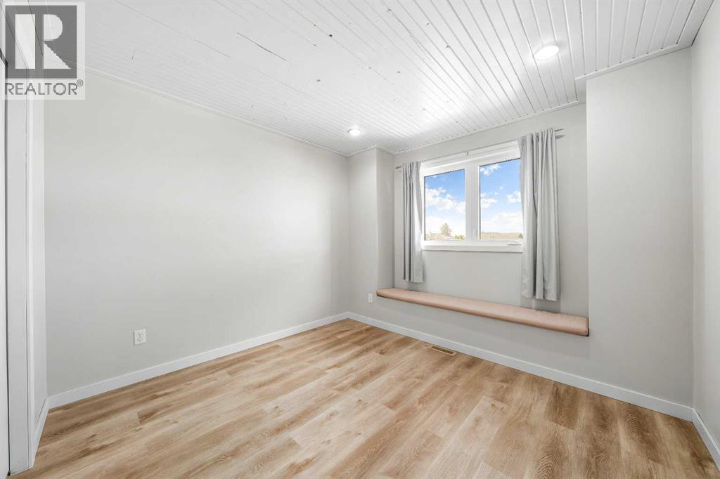 11 Taylor Crescent SE - 28