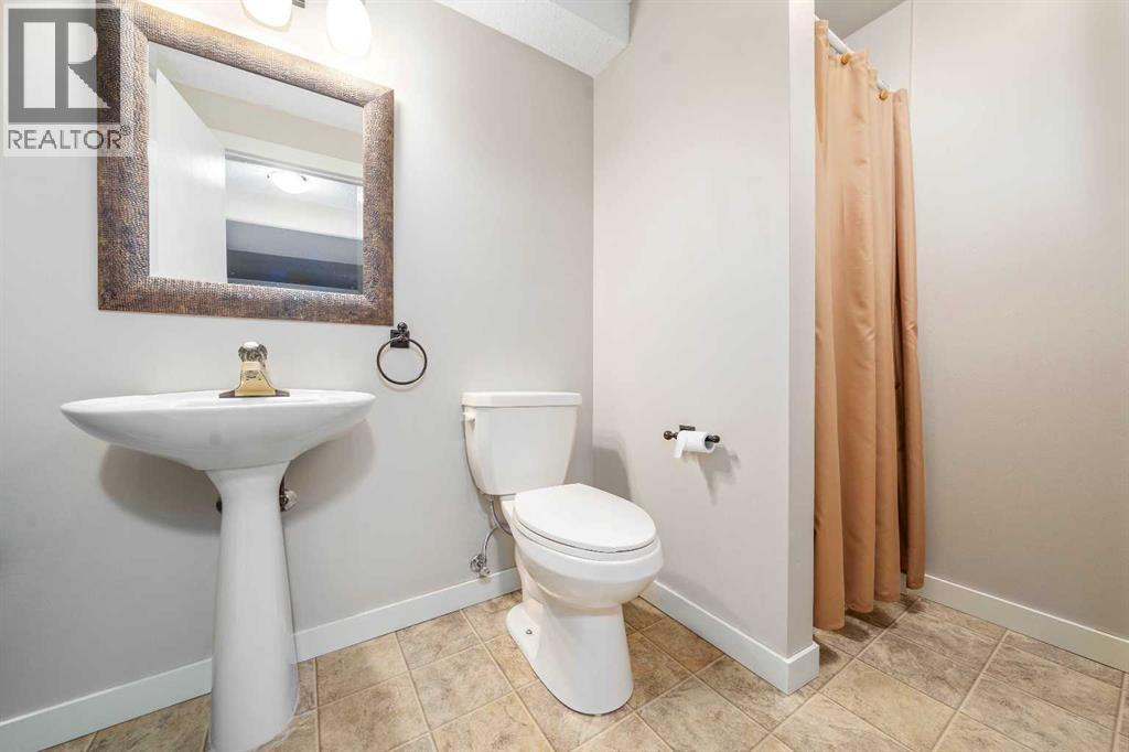 11 Taylor Crescent SE - 32