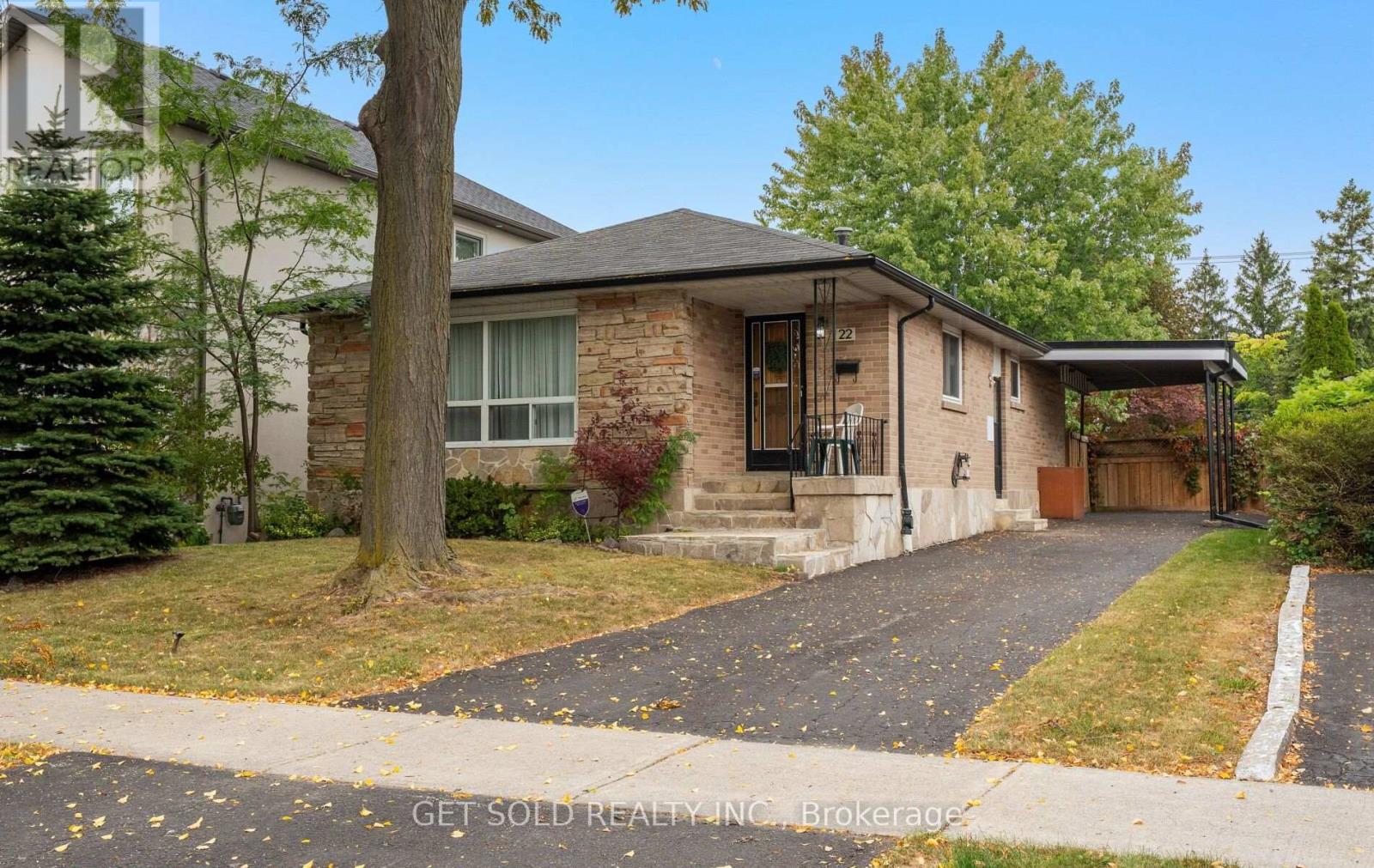22 ALMAYO CRESCENT - 1